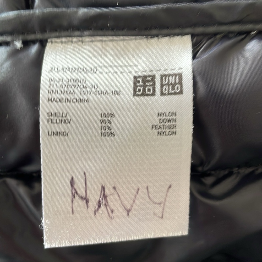 Set/4 Uniqlo Puffer Vests - Picture 14 of 16
